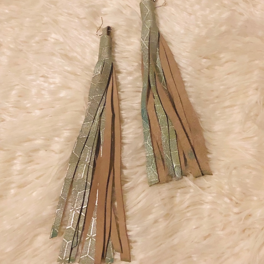 Mint leather fringe tassel earrings - Picture 3 of 6